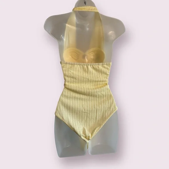 NWT SHEIN Ribbed Halter Bodysuit with Cutout & Ring Detail - Size S - Picture 5 of 6